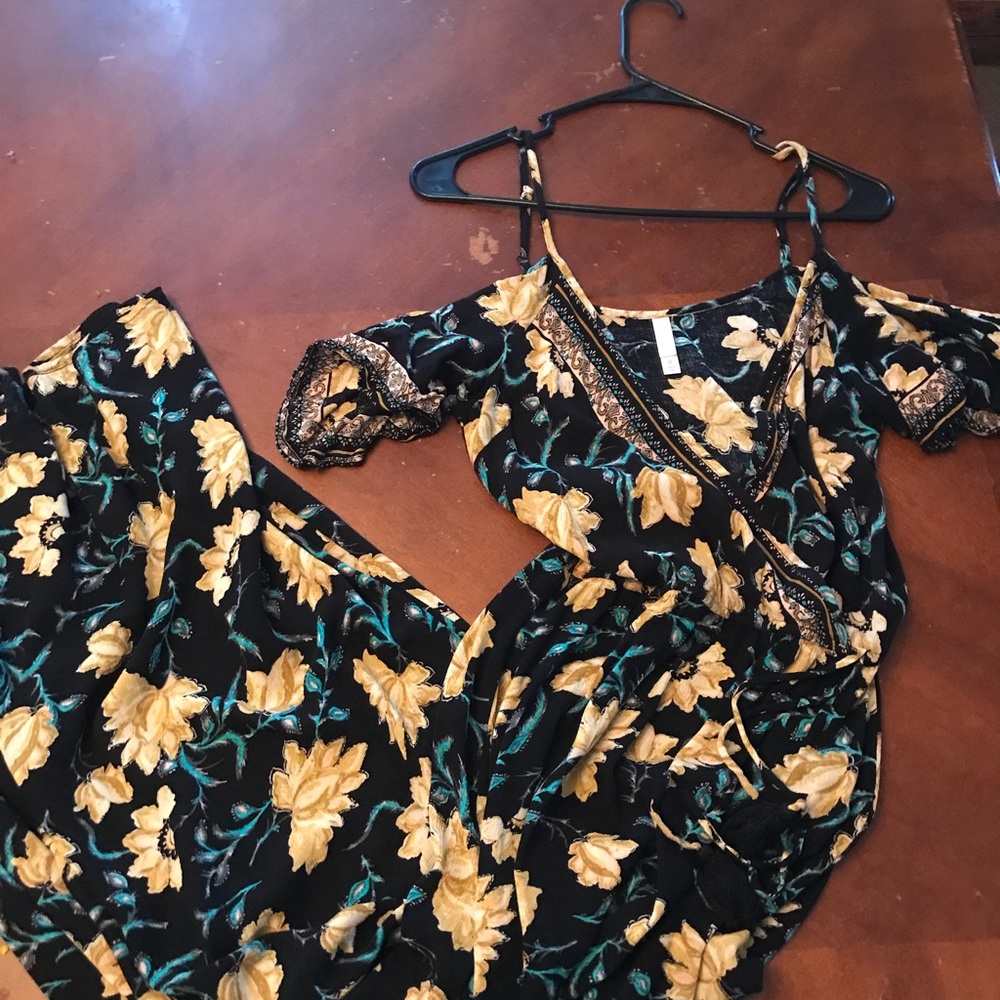 Cold shoulder maxi dress